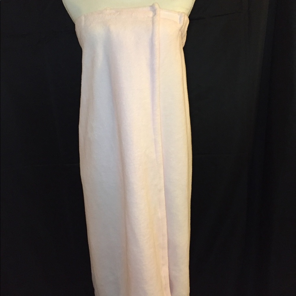Women’s pink plush spa/shower wrap